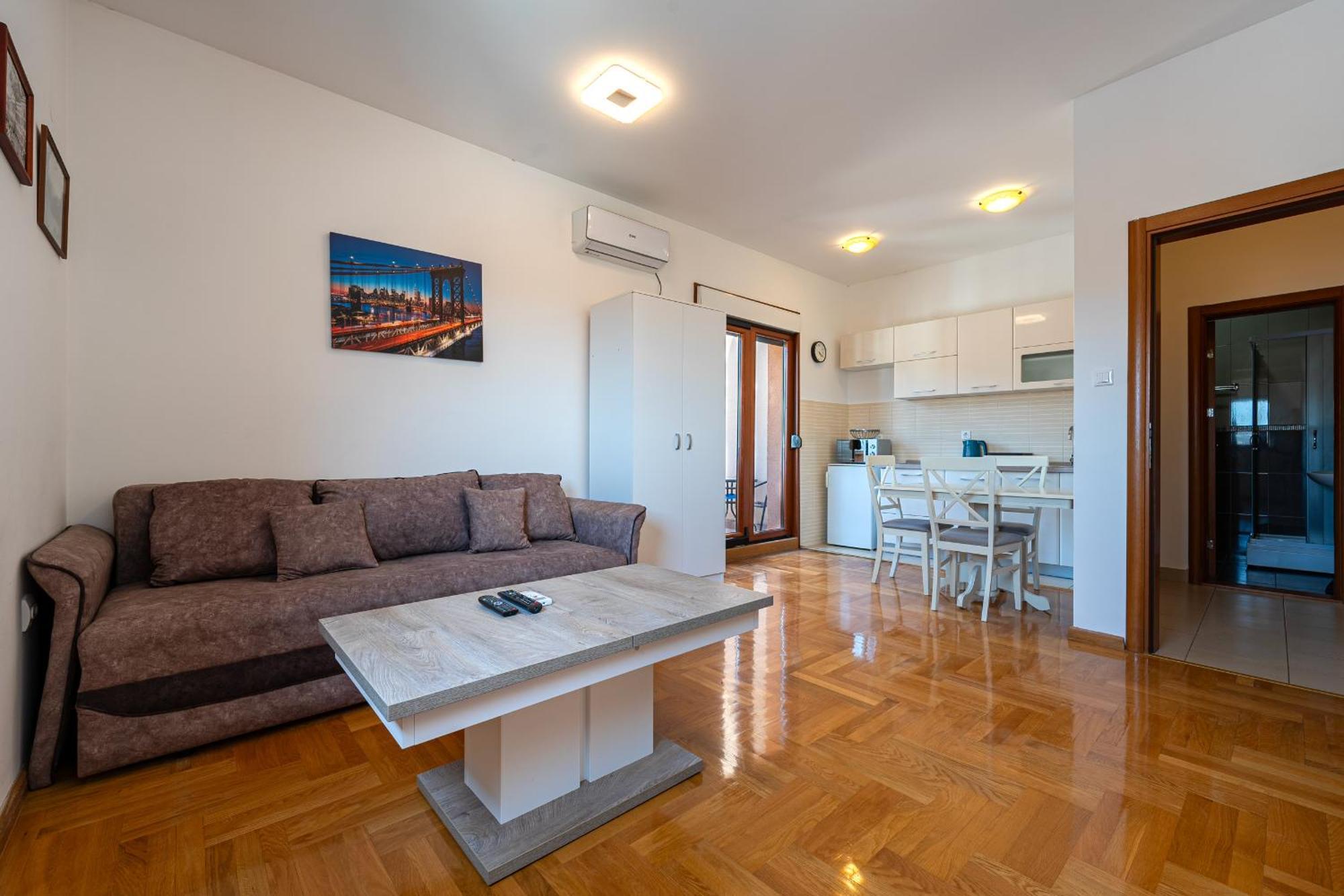 Cozy With Terrace Apartment Budva