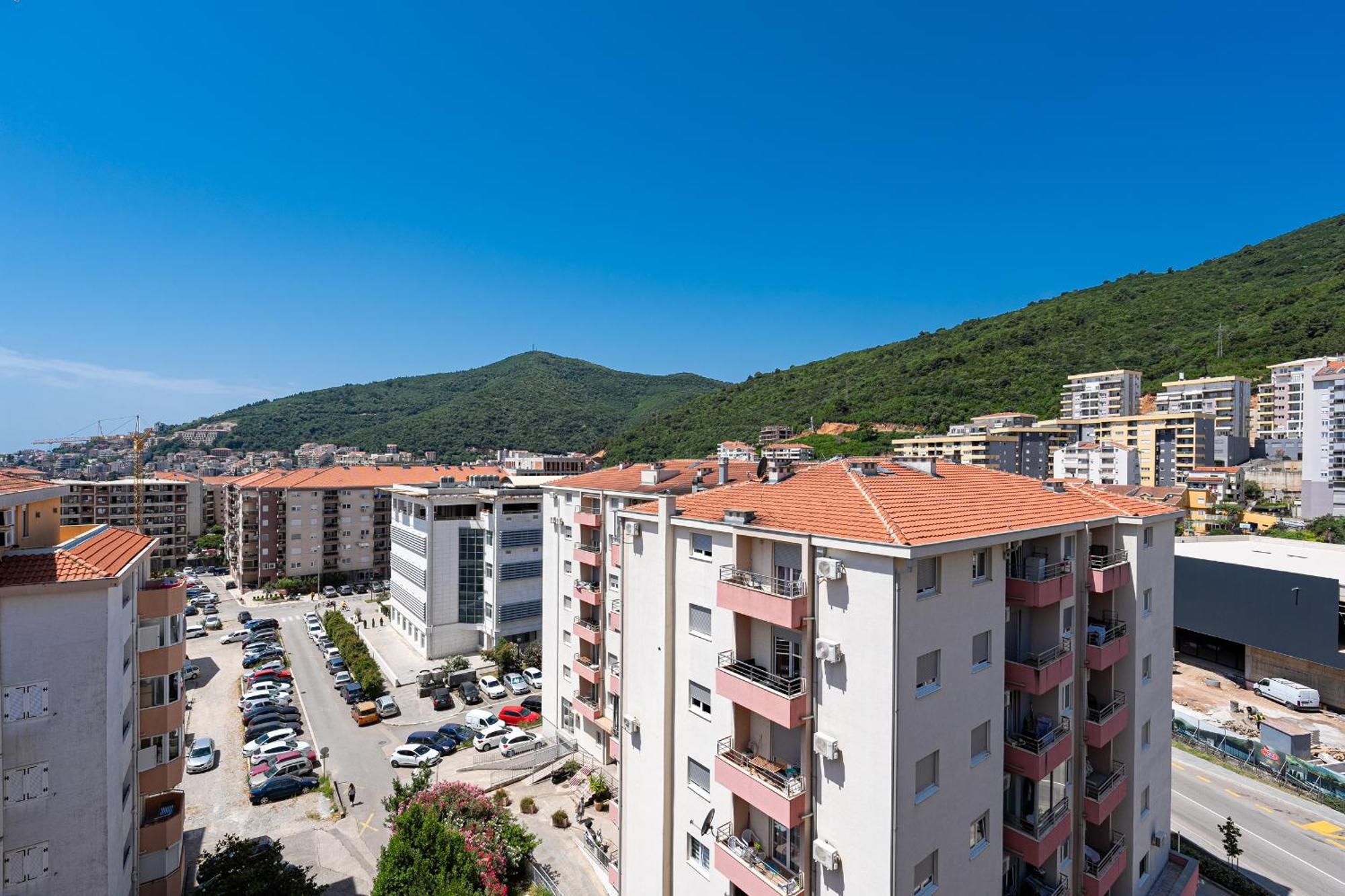 Cozy With Terrace Budva