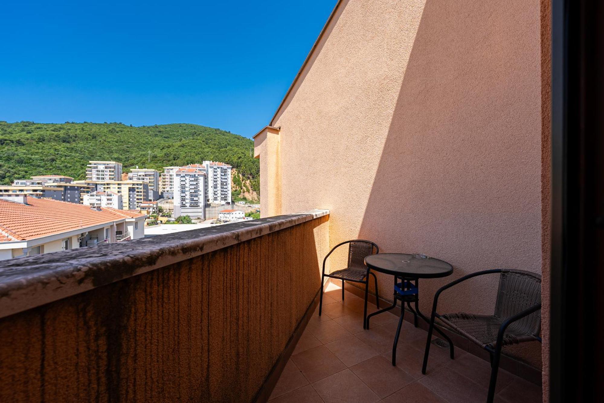 Apartment Cozy With Terrace